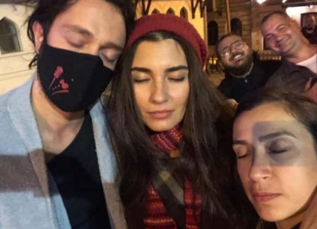 Tuba Büyüküstün ve Murat Boz'un birlikte verdikleri poz kafaları karıştırdı! Arkadaşız dedi ama...