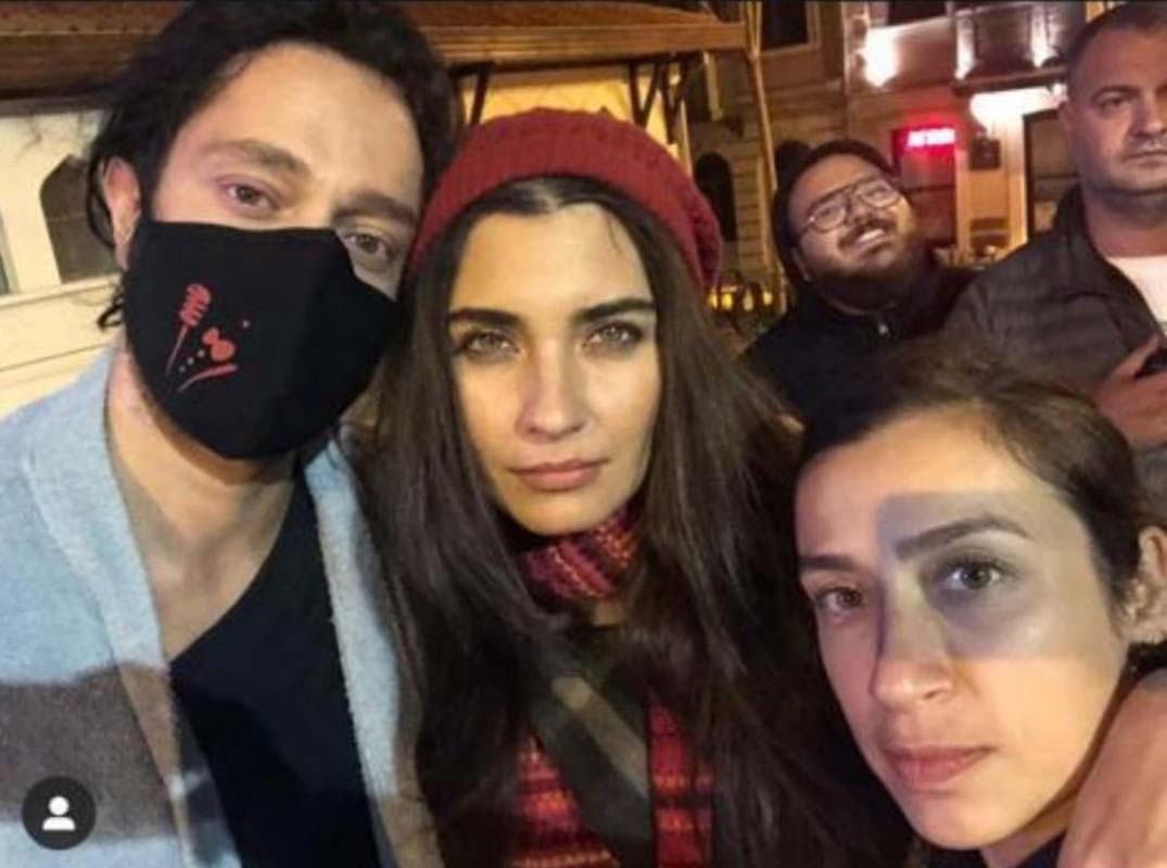 Tuba Büyüküstün ve Murat Boz'un birlikte verdikleri poz kafaları karıştırdı! Arkadaşız dedi ama...