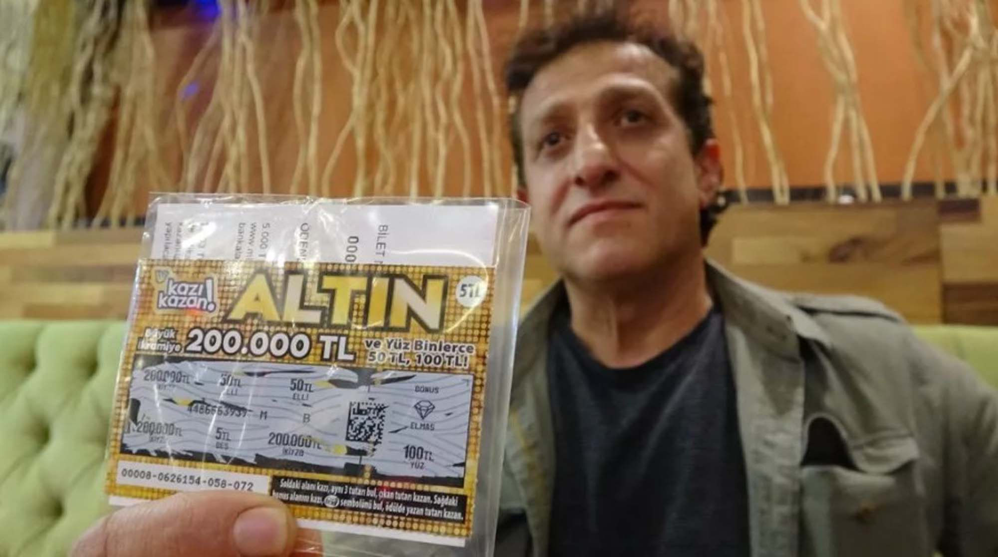 Çöpe elini daldırdı ve zengin oldular! Umudu olmadığı için çöpe attığı kazı- kazandan ikramiye çıktı!