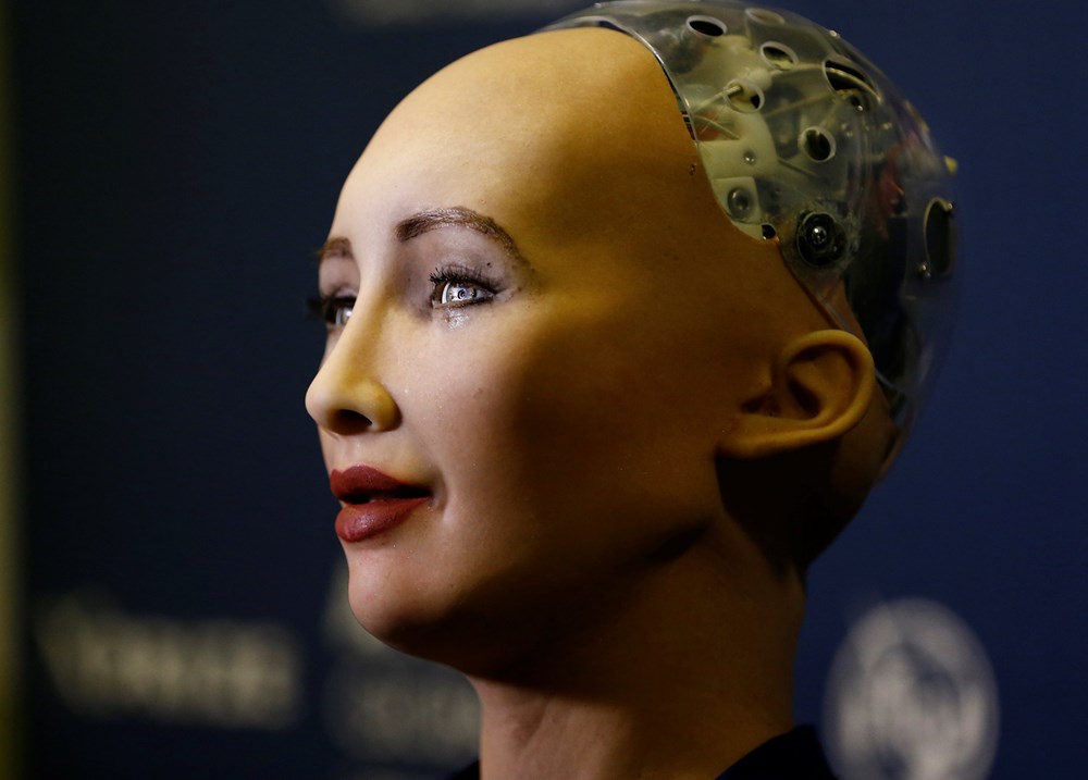 Robot Sophia anne olmak istiyor! Vatandaşlık verilen ilk insansı robotun isteği şaşırttı!