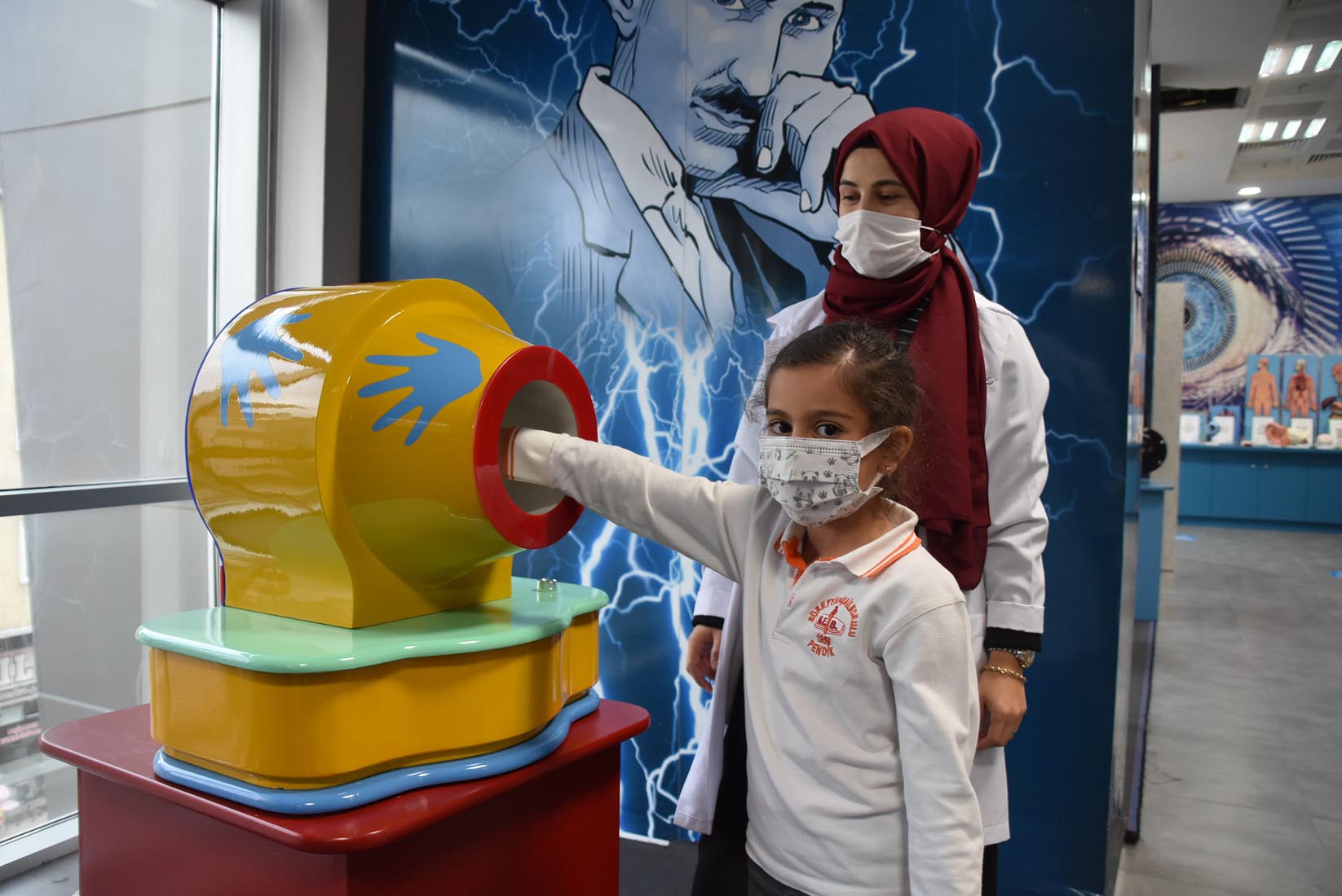 Pendik Belediyesi Bilim Merkezlerinde bilim meraklıları icatları denedi