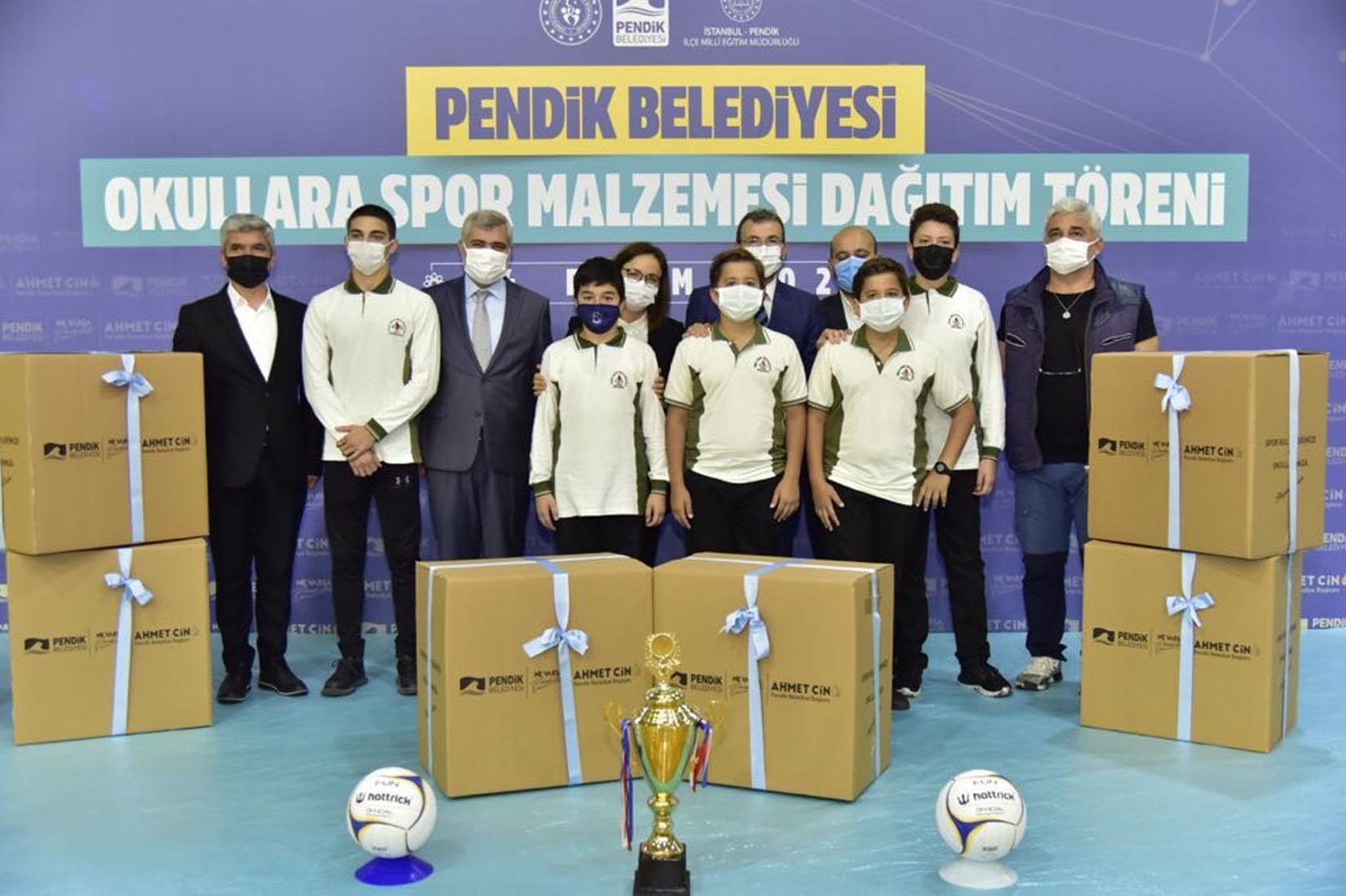 Pendik Belediyesi tarafından okullara spor malzemesi desteği verildi