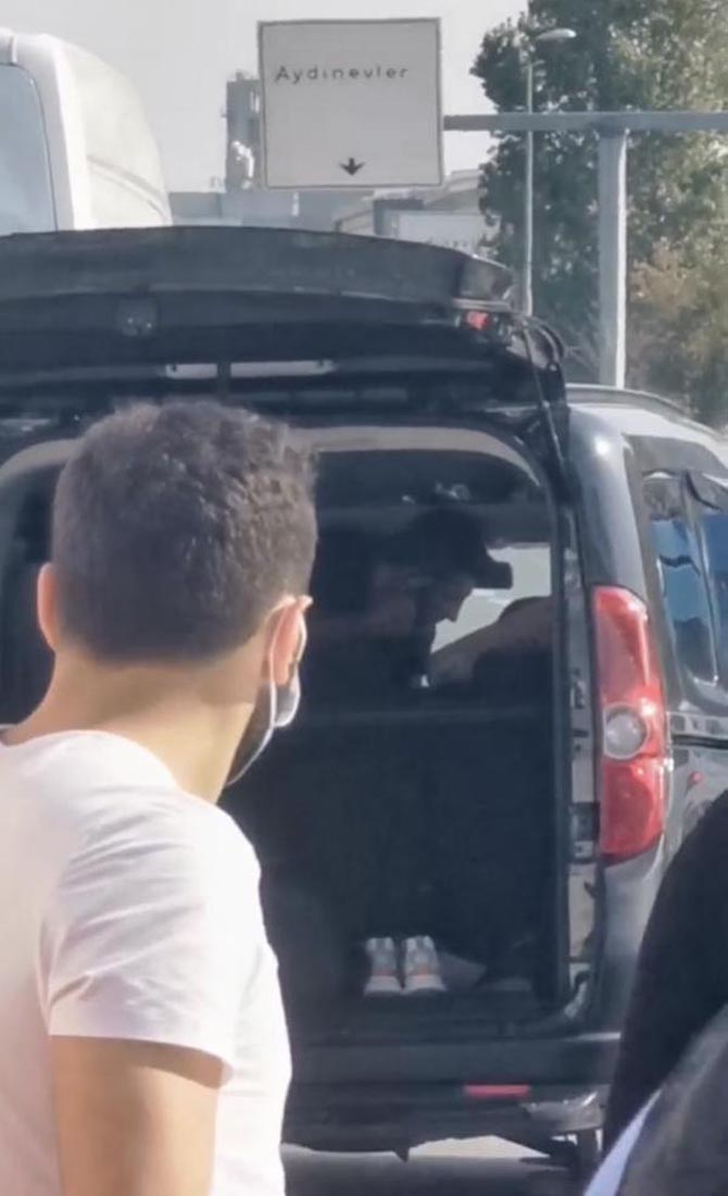 Maltepe'de hareketli dakikalar! Dur ihtarına uymayan şüpheli kendi başına silah dayadı, ardından araç gasp etti!