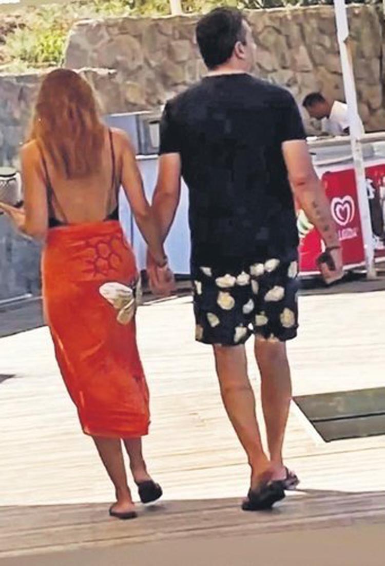 Ebru Akel el ele yakalandı! O kişiyi daha önce programına da konuk olmuş!