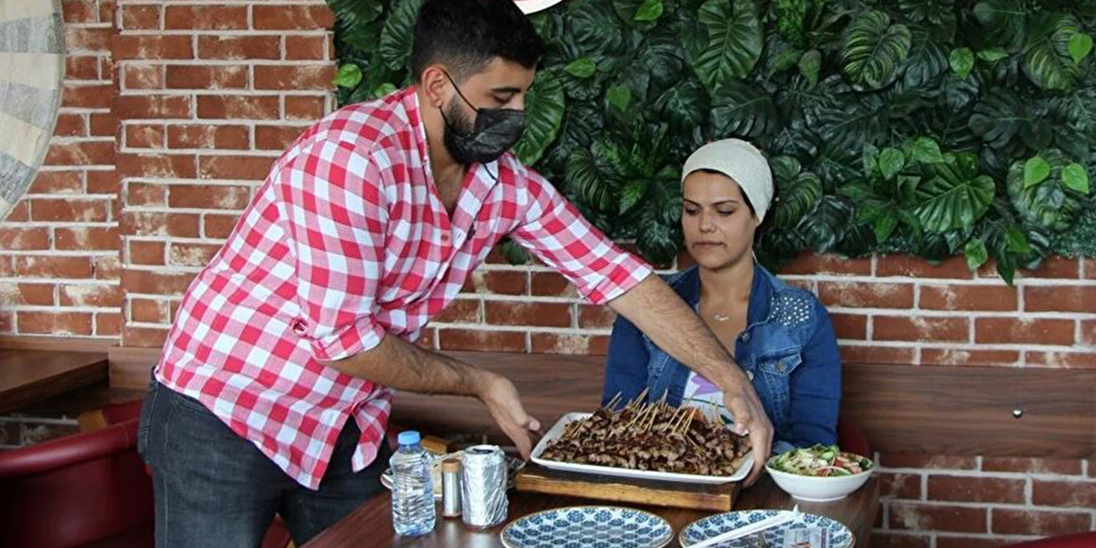 Yeni bir rekora imza atıldı! 37 dakikada 247 çöp şiş yedi