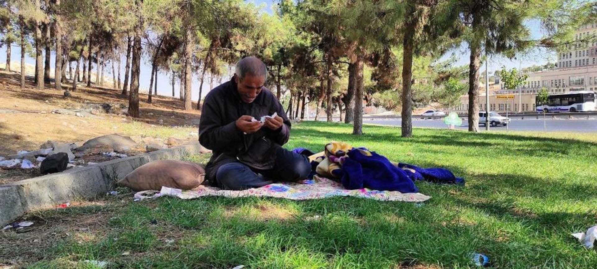 5 aydır parkta ve otomobilde yaşıyor! Eşi ve çocukları miras için evden kovdu