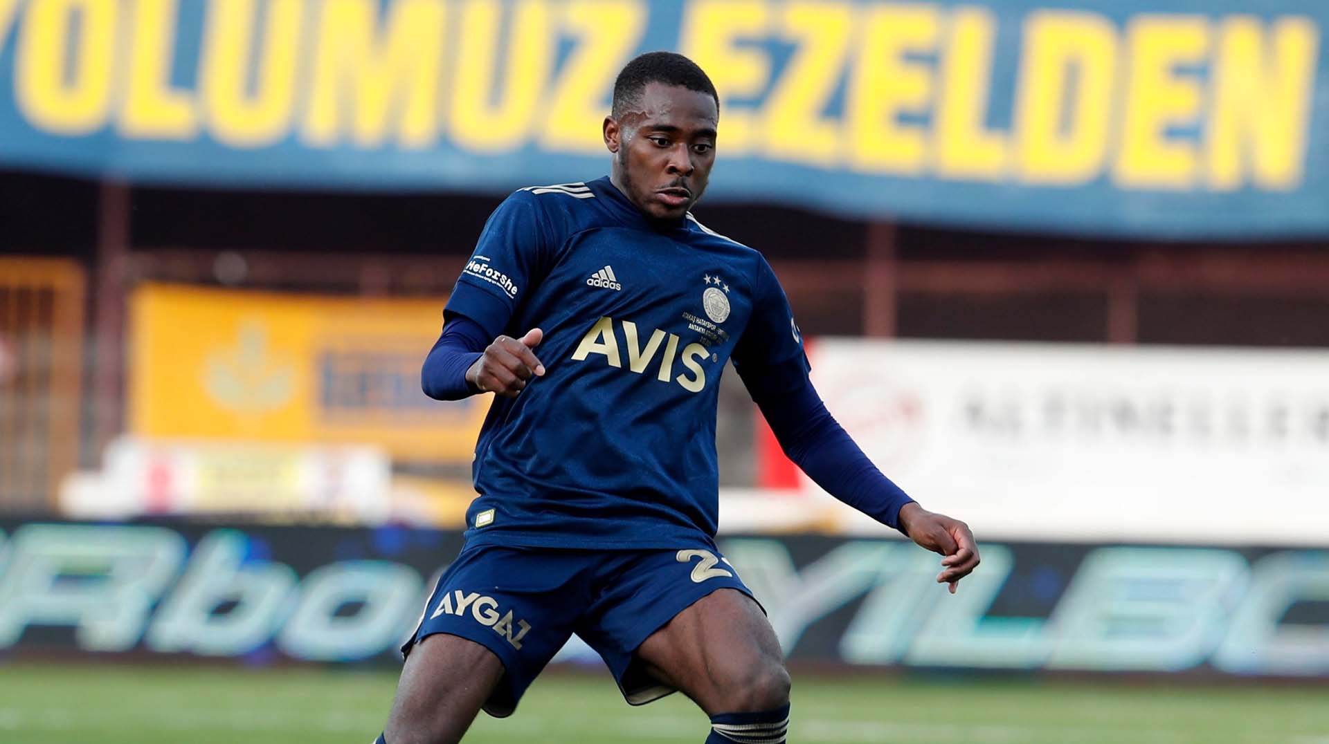 Osayi Samuel'in maçın ardından yapığı paylaşım olay oldu! Yıldız futbolcu hakeme küfür etti!