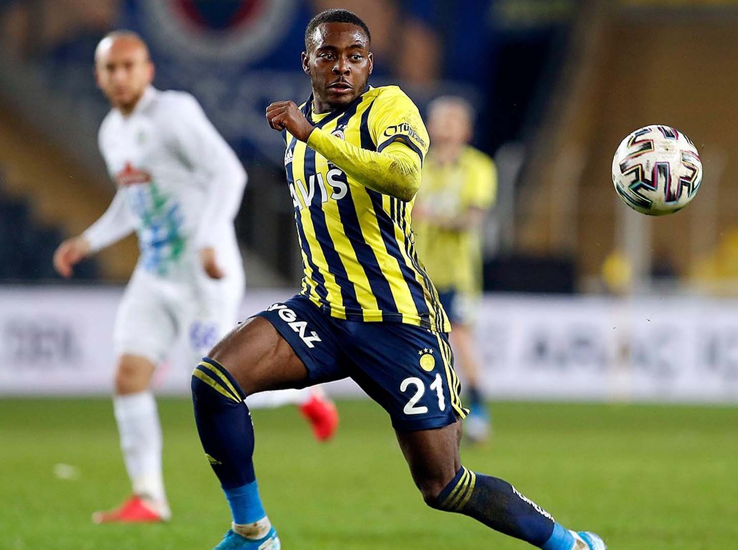 Osayi Samuel'in maçın ardından yapığı paylaşım olay oldu! Yıldız futbolcu hakeme küfür etti!