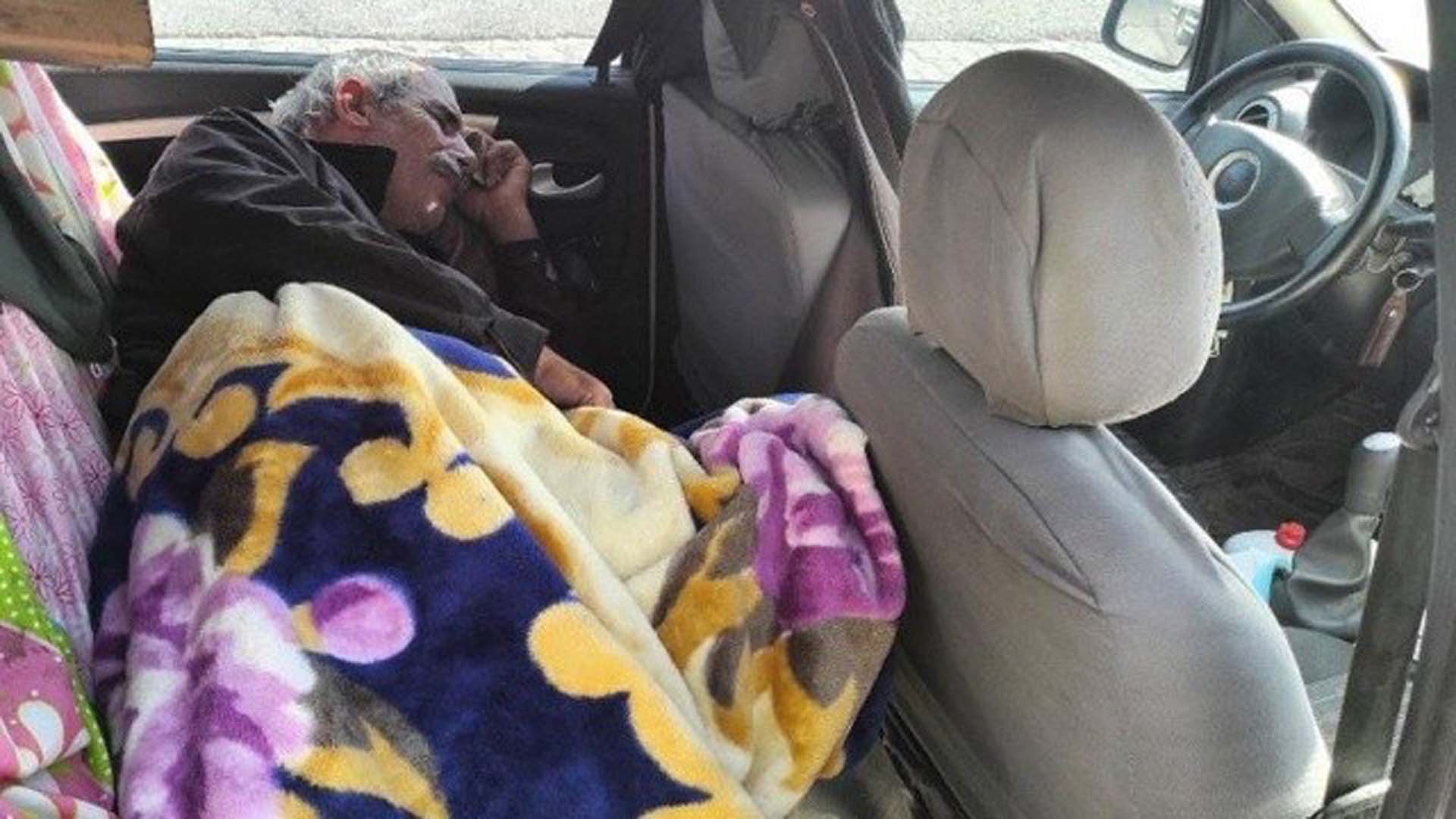 5 aydır parkta ve otomobilde yaşıyor! Eşi ve çocukları miras için evden kovdu