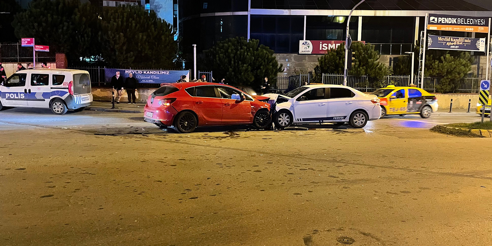 Pendik’te trafik kazası: Yaralılar var