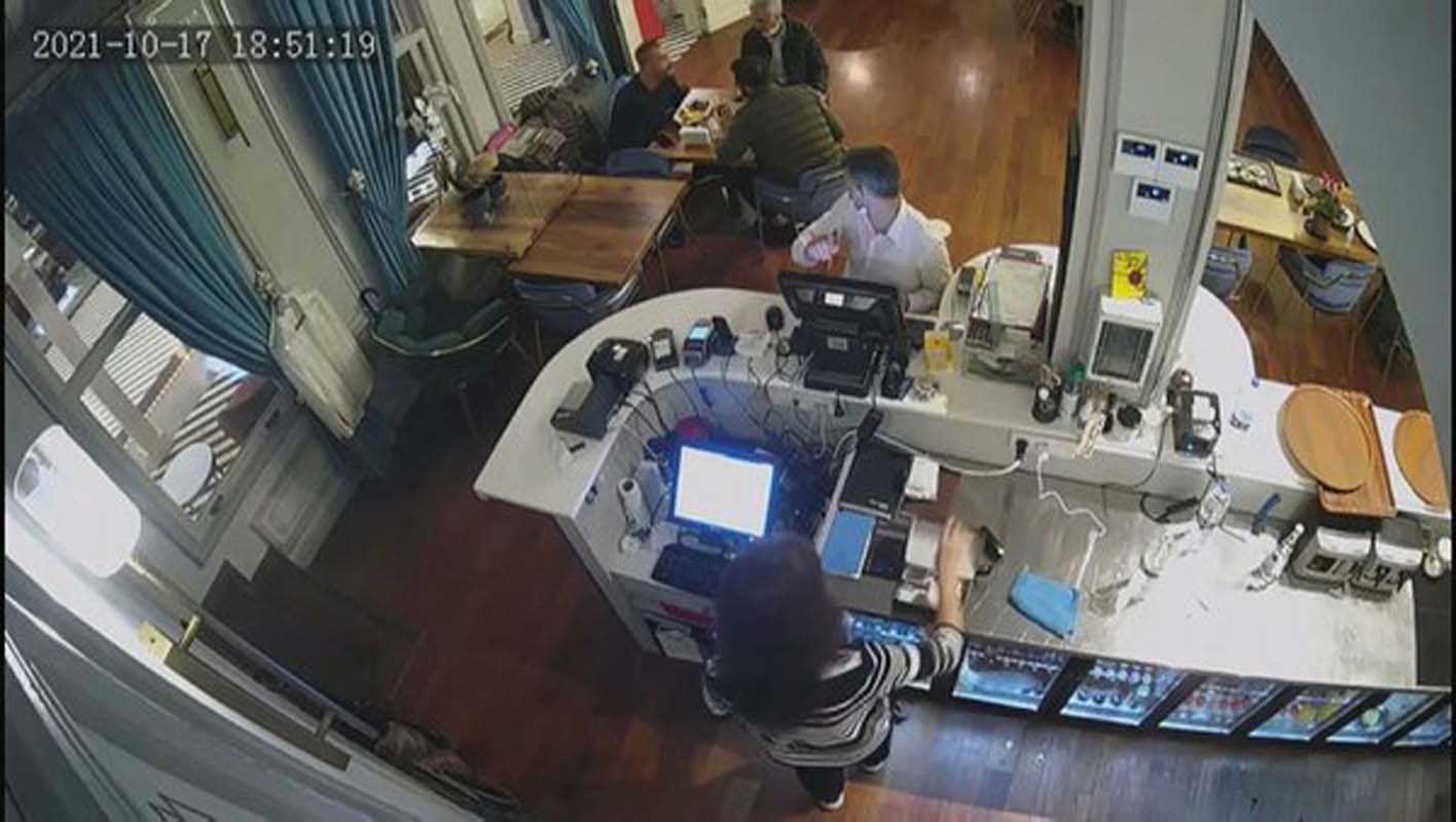 Okan Kurt'un saldırdığı kişi olayı en ince ayrıntısına kadar anlattı! Bana saldırdı, kasiyer kıza da yumruk attı