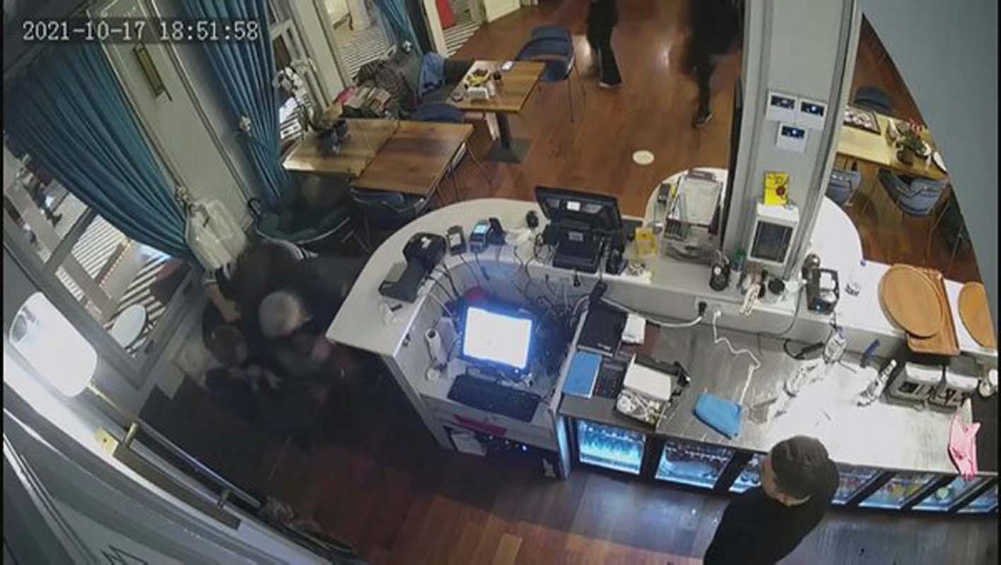 Okan Kurt'un saldırdığı kişi olayı en ince ayrıntısına kadar anlattı! Bana saldırdı, kasiyer kıza da yumruk attı