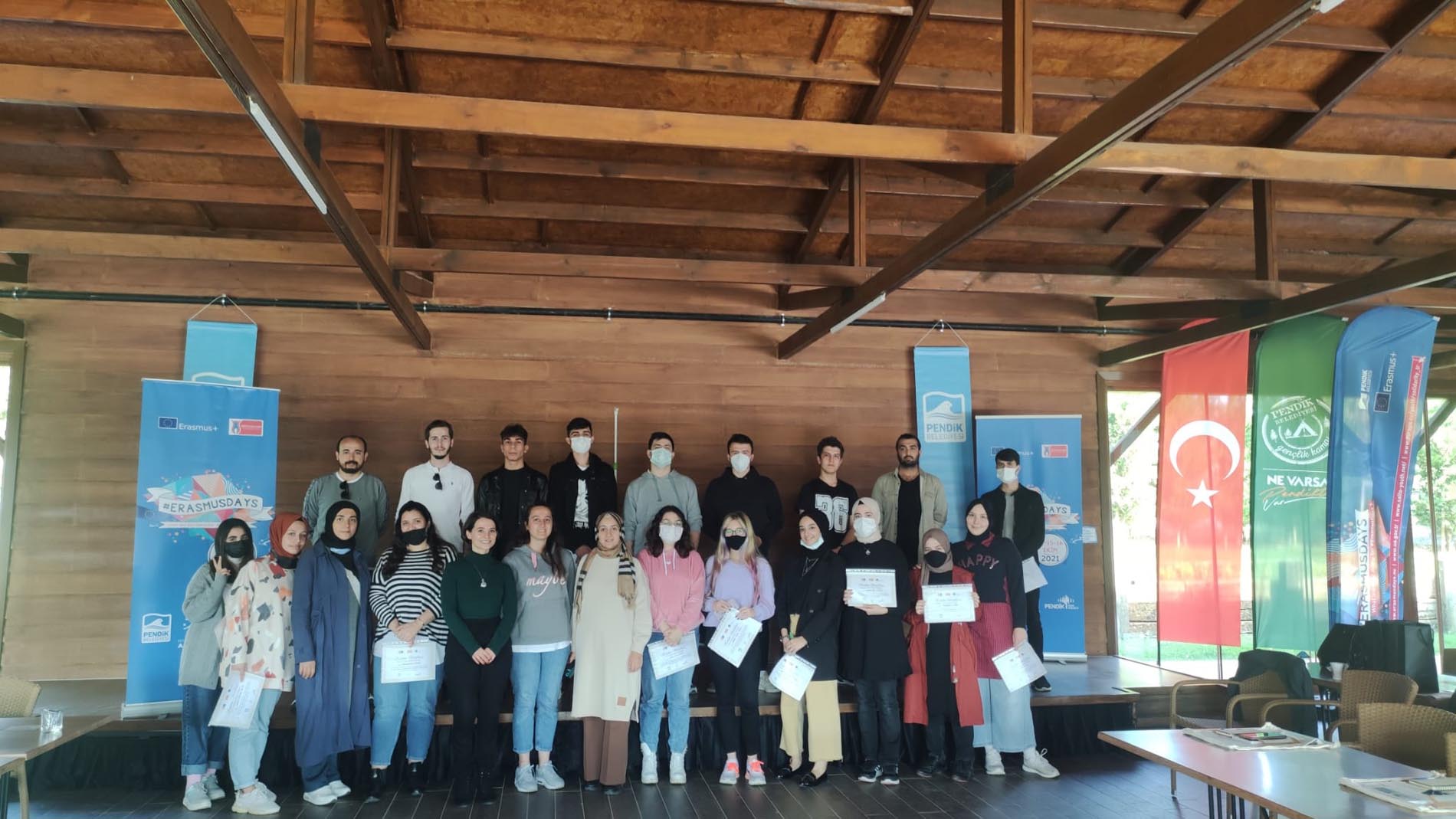 Pendik Belediyesinin düzenlediği etkinlikte gençler Erasmus ile yurt dışı fırsatlarını öğrendiler