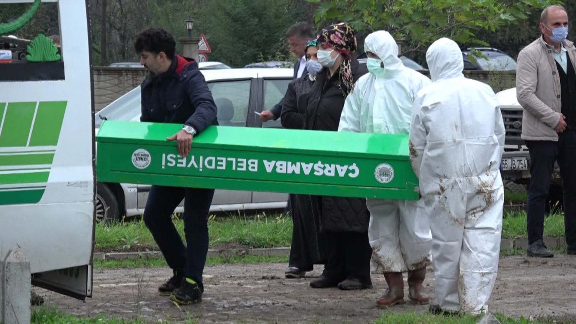 Samsun'da hastanede çalışan iki kardeş 15 dakika arayla koronavirüsten hayatlarını kaybettiler