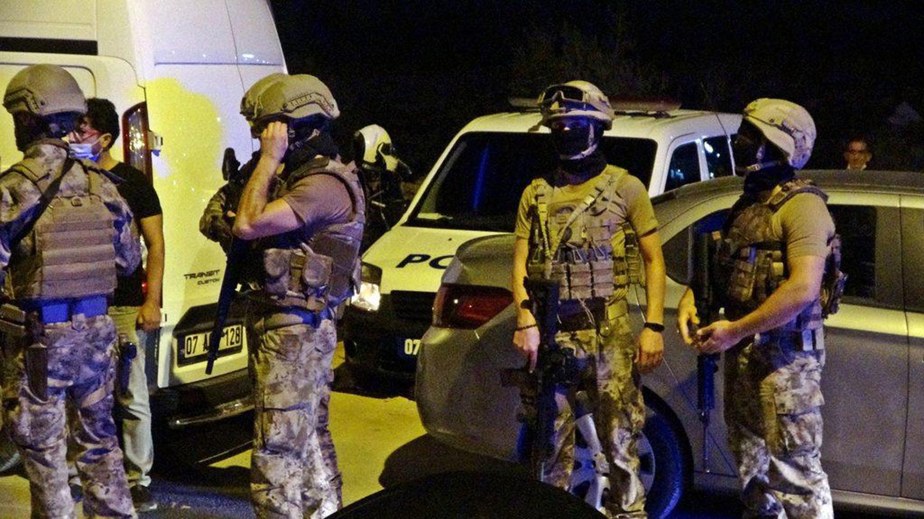 Sosyal medyadaki tartışma kanlı bitti! Evinin balkonundan pompalı tüfekle ateş açtı!