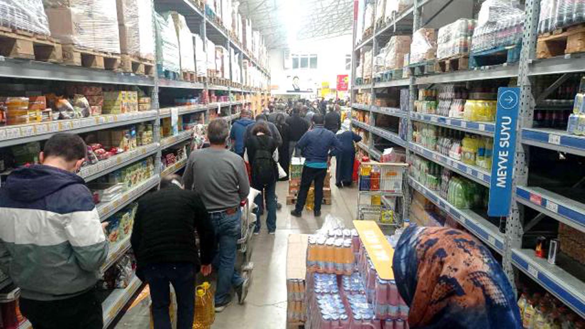 Ucuz yağ izdiham yarattı! Market müşterilerle doldu taştı!