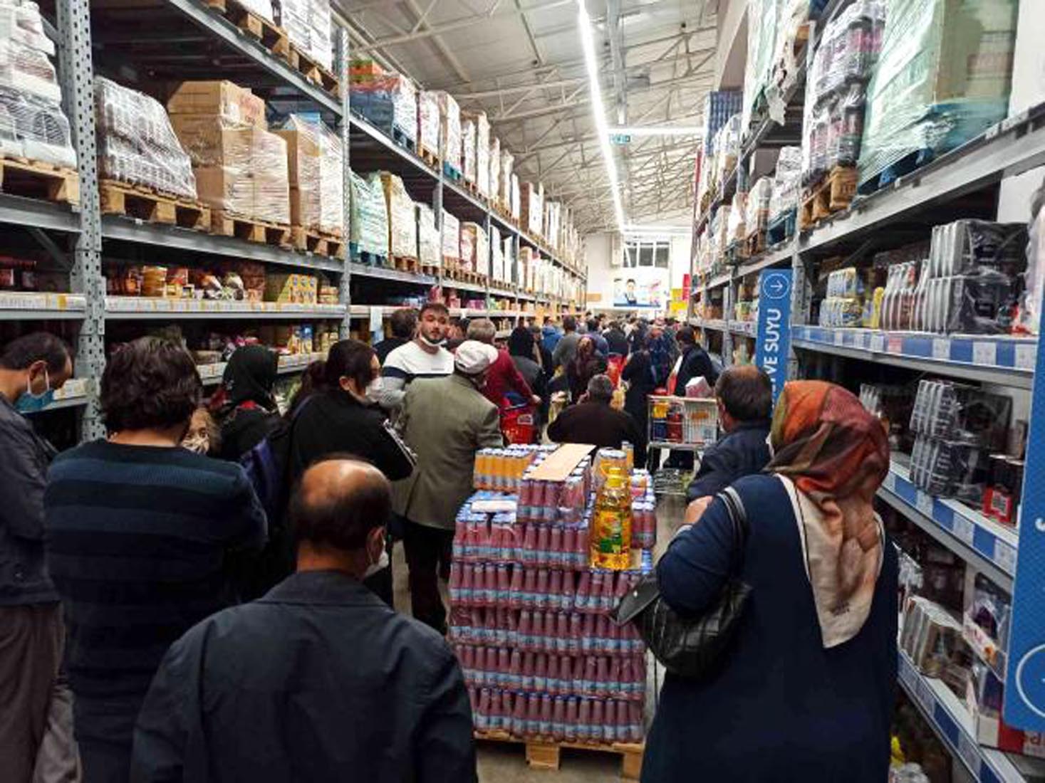 Ucuz yağ izdiham yarattı! Market müşterilerle doldu taştı!