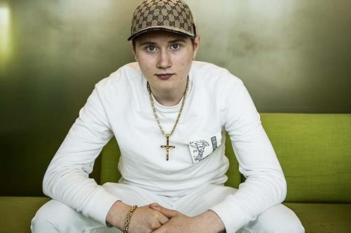 Çete bağlantısı var mı? 19 yaşındaki rapçi Einar silahlı saldırıda yaşamını yitirdi!