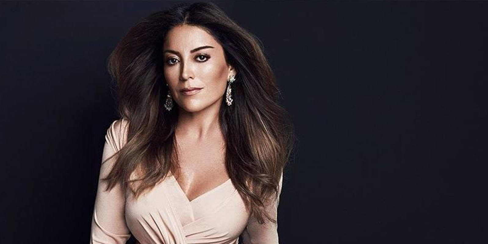 Aşkın Nur Yengi kimdir? Nereli ve kaç yaşında? | Albümleri nelerdir? | Aşkın Nur Yengi koronavirüse mi yakalandı?