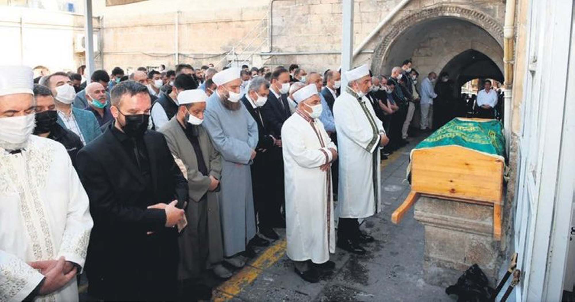 Tanklarla mücadele eden 15 Temmuz Gazisi, koronavirüsle mücadele edemedi, hayatını kaybetti!