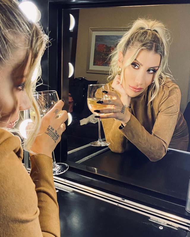 İrem Derici itirafları peş peşe sıraladı! Bomba üstüne bomba patlattı! Bir tek dudağında yok