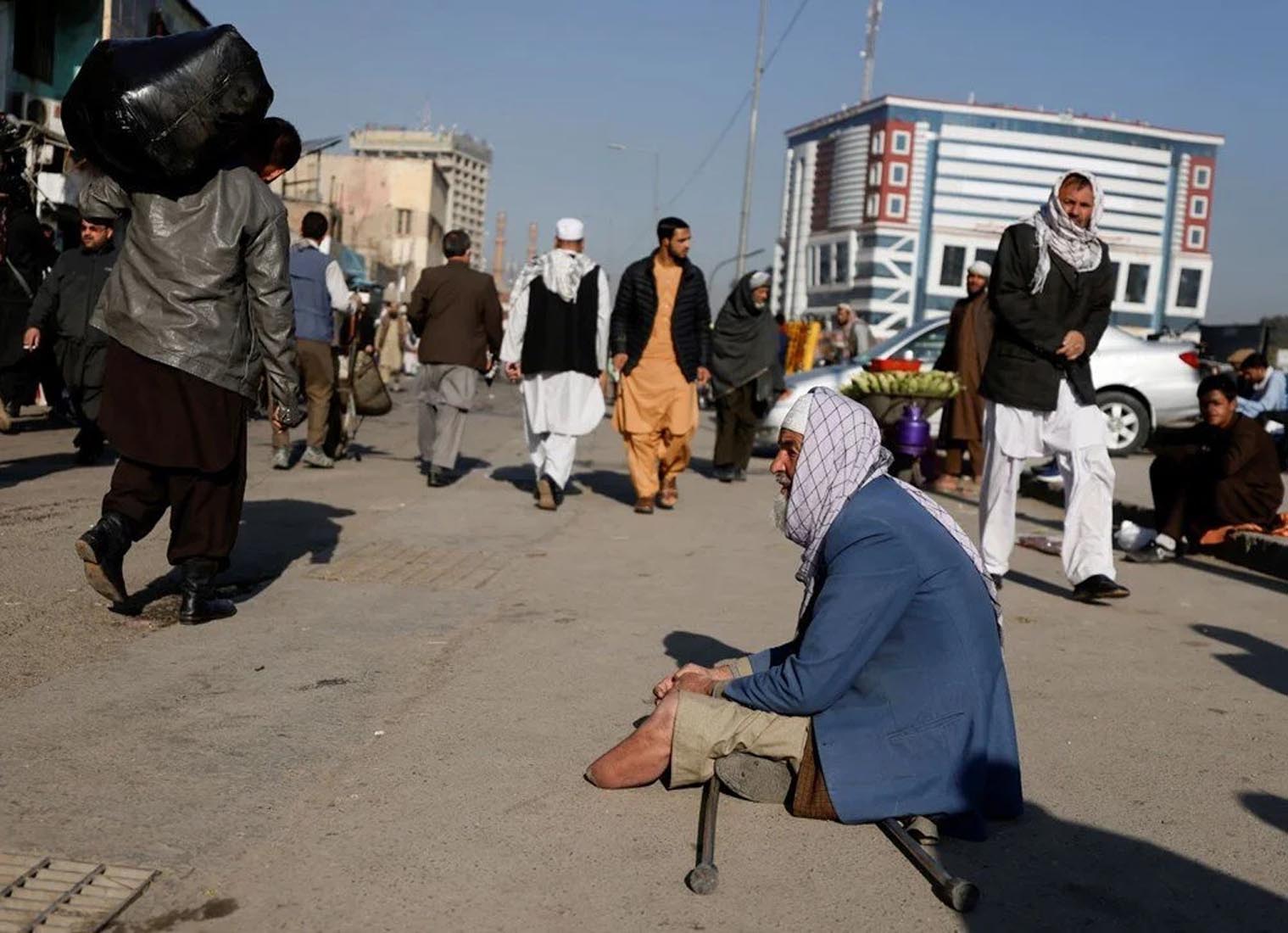 Afganistan'da insanlık krizi! 500 dolara bebeklerini sattılar! Bebeğin annesi: Diğer çocuklarım açlıktan ölüyordu, biz de kızımı satmak zorunda kaldık