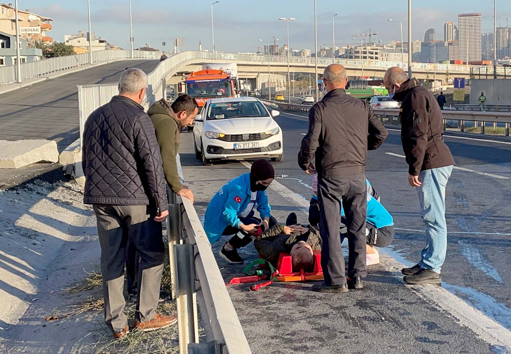 Son dakika | İstanbul Beylikdüzü'nde servis minibüsü TIR'a çaptı: Çok sayıda yaralı var