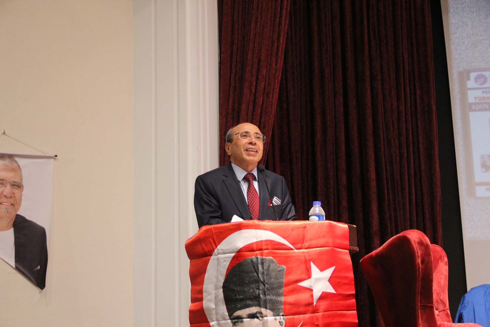 Profesör Turgut Göksoy pandemide hem şifa dağıttı, hem de şair oldu! Yazdığı şarkı sözleri yüreklere dokundu