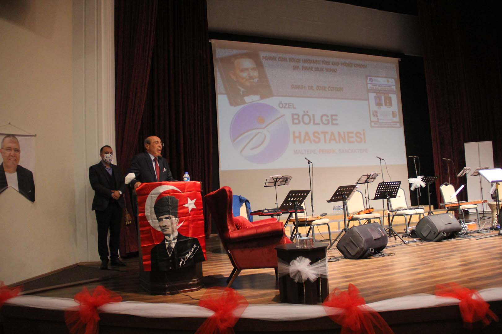 Profesör Turgut Göksoy pandemide hem şifa dağıttı, hem de şair oldu! Yazdığı şarkı sözleri yüreklere dokundu