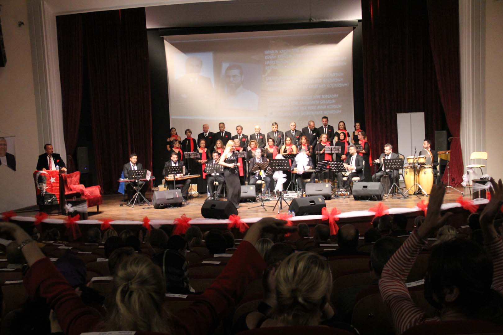Profesör Turgut Göksoy pandemide hem şifa dağıttı, hem de şair oldu! Yazdığı şarkı sözleri yüreklere dokundu