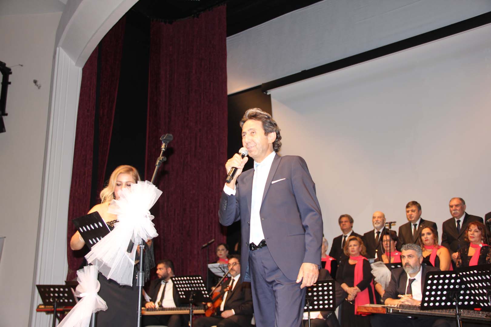 Profesör Turgut Göksoy pandemide hem şifa dağıttı, hem de şair oldu! Yazdığı şarkı sözleri yüreklere dokundu