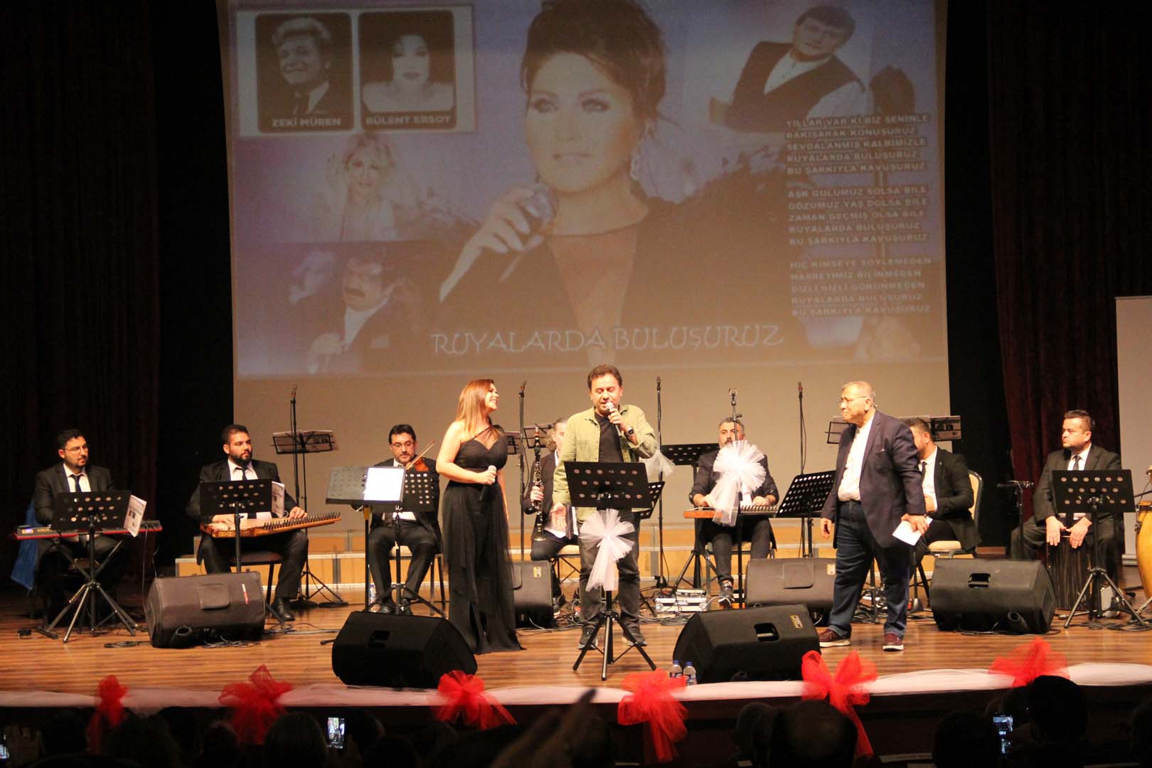 Profesör Turgut Göksoy pandemide hem şifa dağıttı, hem de şair oldu! Yazdığı şarkı sözleri yüreklere dokundu