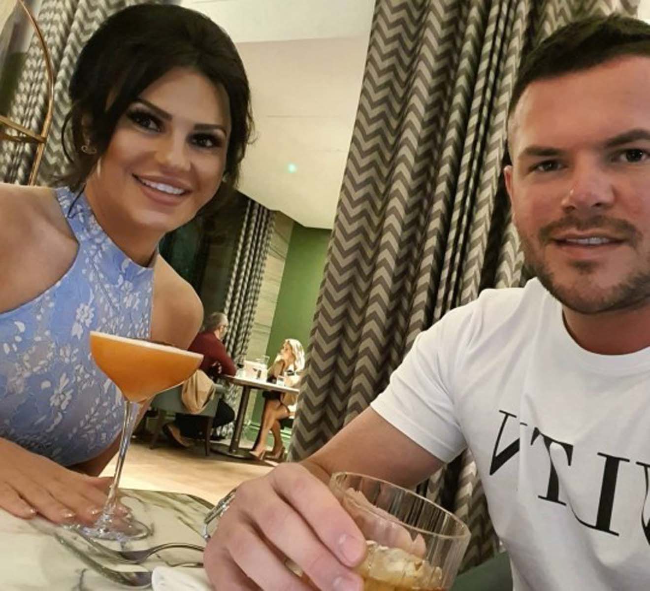 Kıskanç sevgili ortalığı karıştı! Erkek arkadaşının eski sevgilisinin porno fotoğraflarını Facebook'tan yayımladı! 