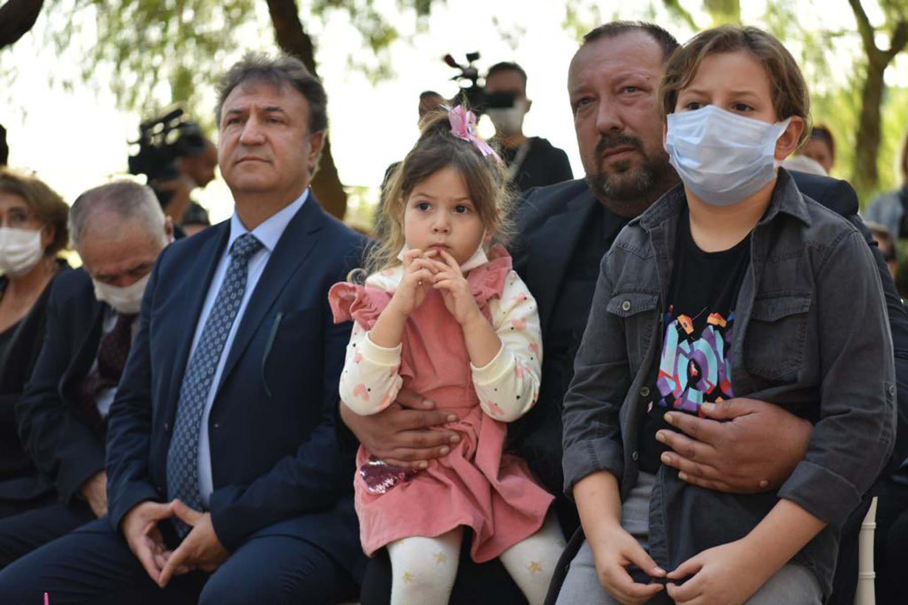 İzmir depreminin mucizesi Ayda Gezgin, annesinin adının verildiği parkta oynadı! Acılı baba: Keşke Ayda'yı burada eşimle beraber parkta oynatsaydık