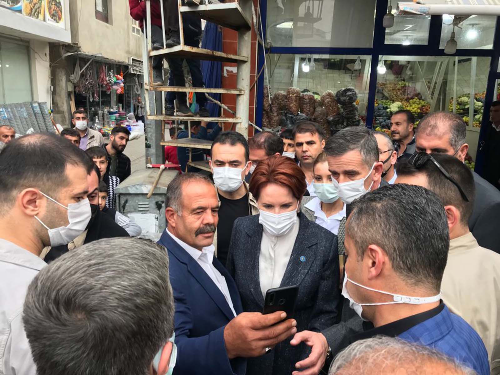 Batman'da Meral Akşener'i zorlayan tezkere sorusu: Hiç mi canınızı sıkmadı? 