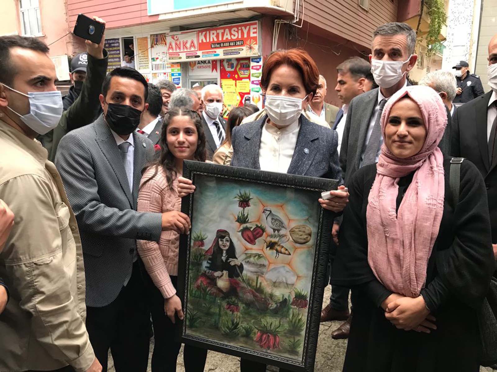 Batman'da Meral Akşener'i zorlayan tezkere sorusu: Hiç mi canınızı sıkmadı? 