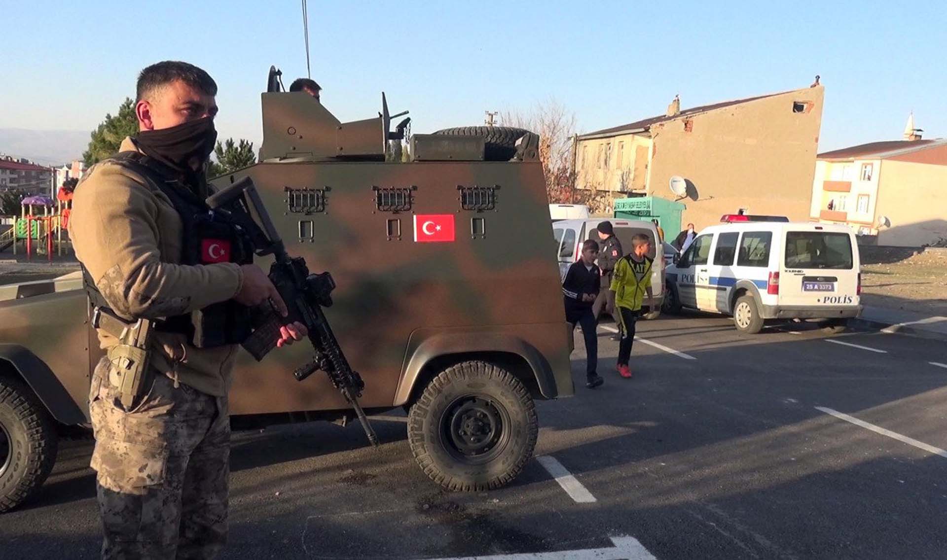 Erzurum Palandöken'de düğün öncesi kısır kavgası! Taş ve sopalar kullanıldı: 3 yaralı 