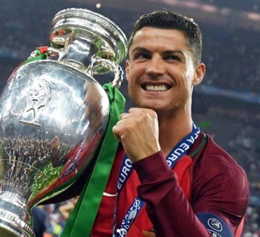 Cristiano Ronaldo ve eşi Georgina Rodriguez ikiz bebeklerinin müjdesini yatak pozuyla verdi! Tebrik mesajları yağdı