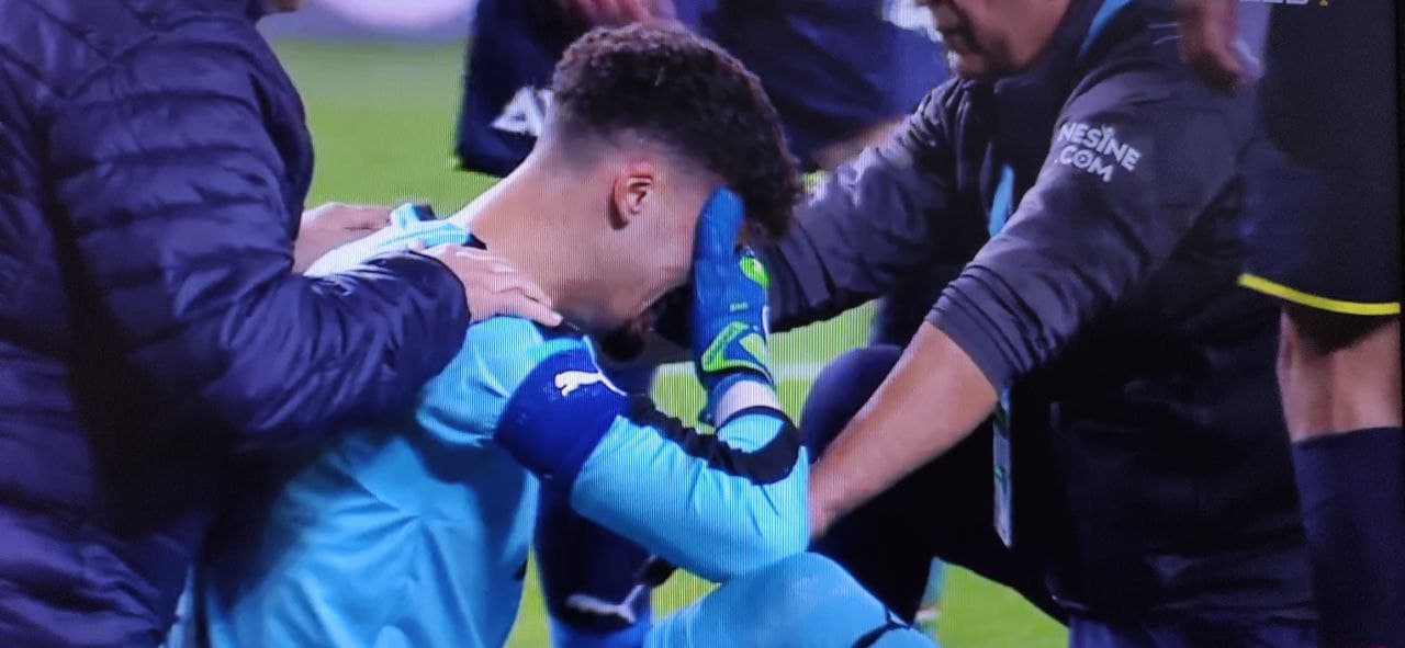 Fenerbahçe'de peş peşe sakatlık! Maçı 10 kişi tamamlayacak!