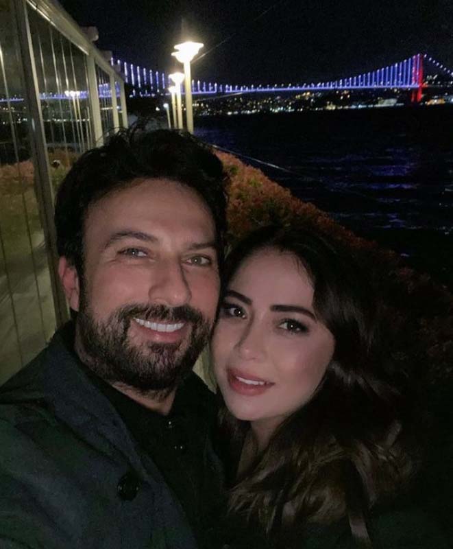 Yıllar sonra Türkiye'ye dönen Megastar aşka geldi! Eşi Pınar Tevetoğlu ile romantik paylaşım!
