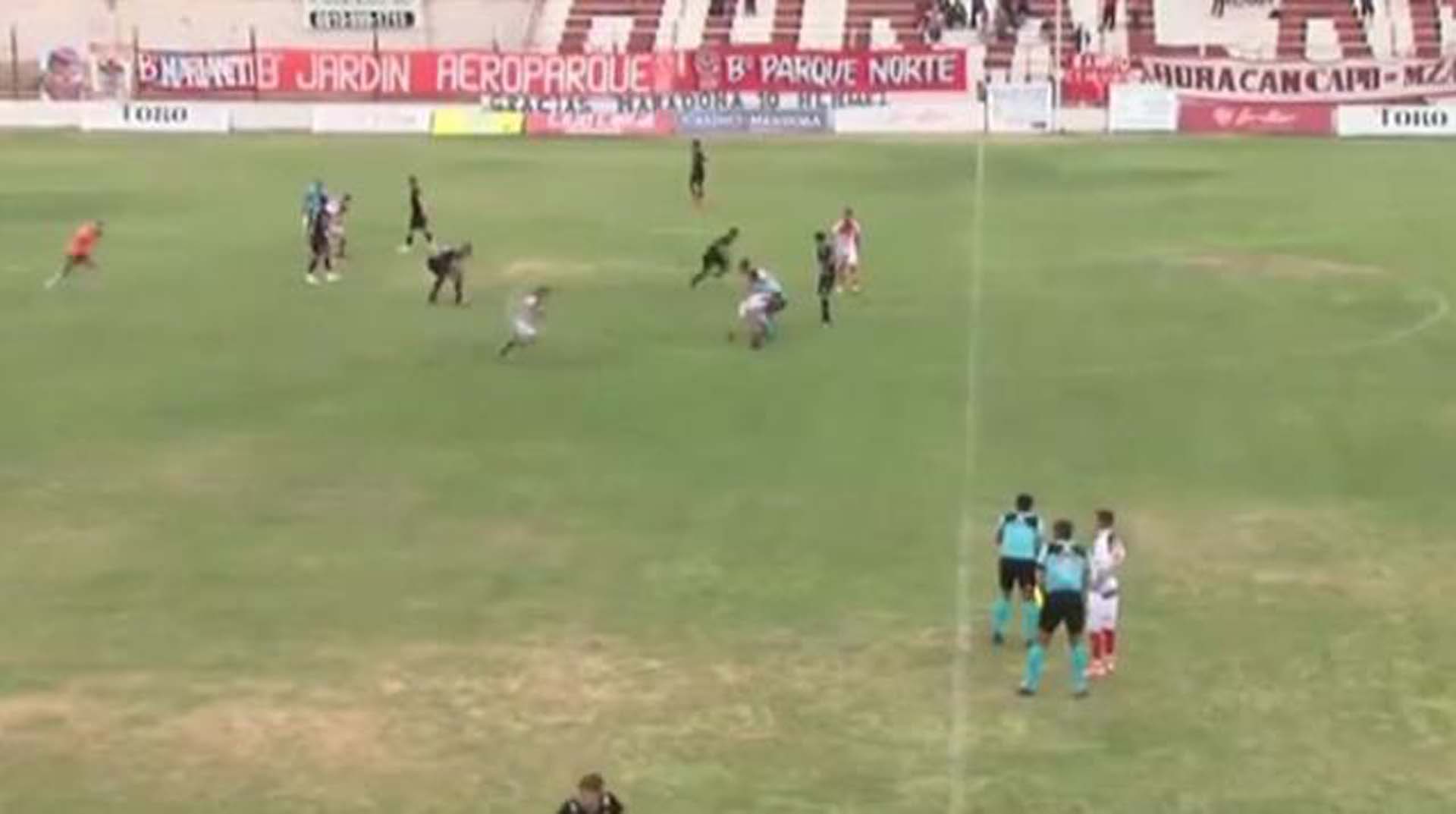 Maç esnasında teknik direktörü vurdular! Arjantin futbolunda akılalmaz olay!