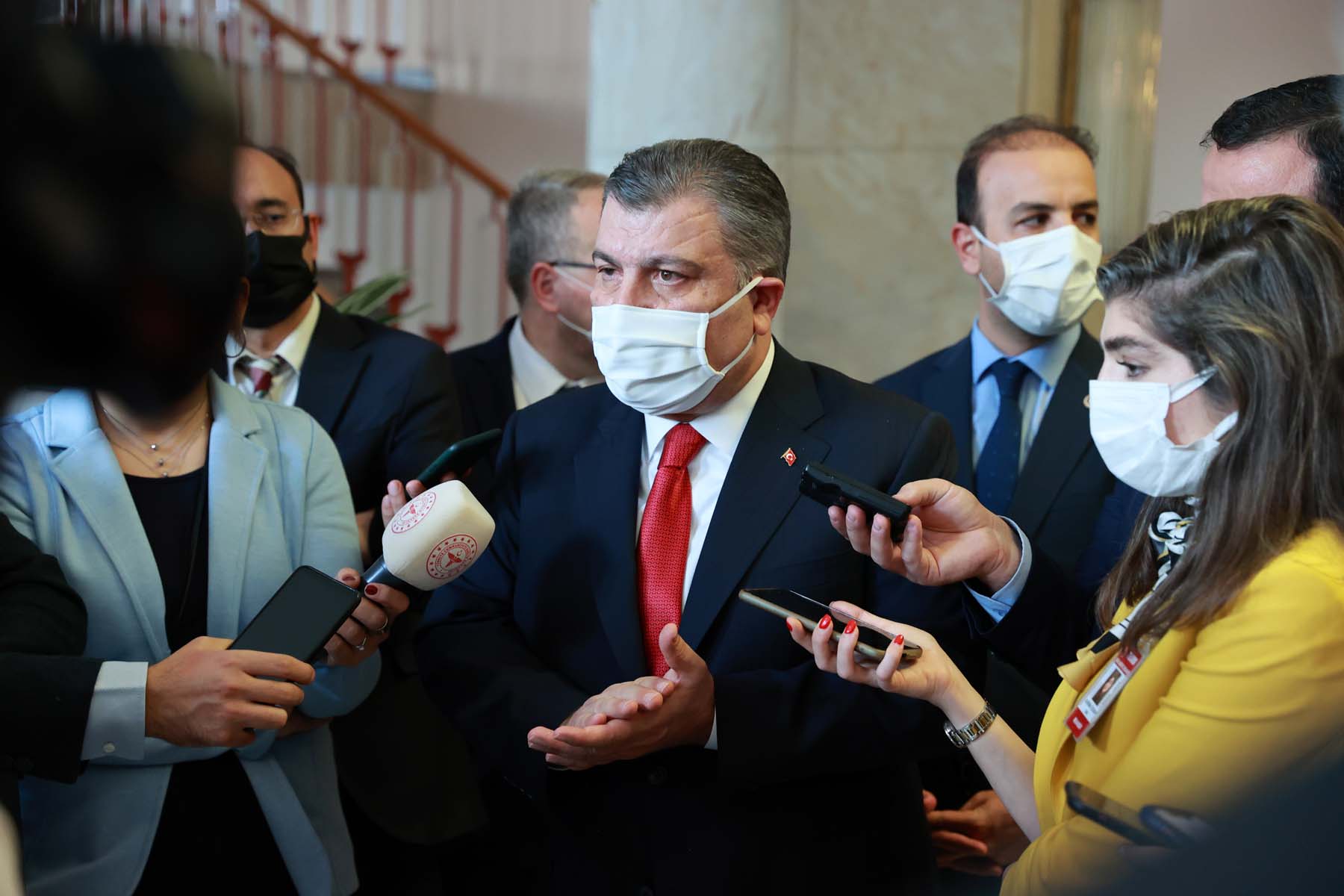 Bakan Koca'dan önemli açıklamalar! Yeniden kapanma, üçüncü doz aşı, 12 yaş altı çocuklara aşı, asistan hekimlerin nöbet saatleri...