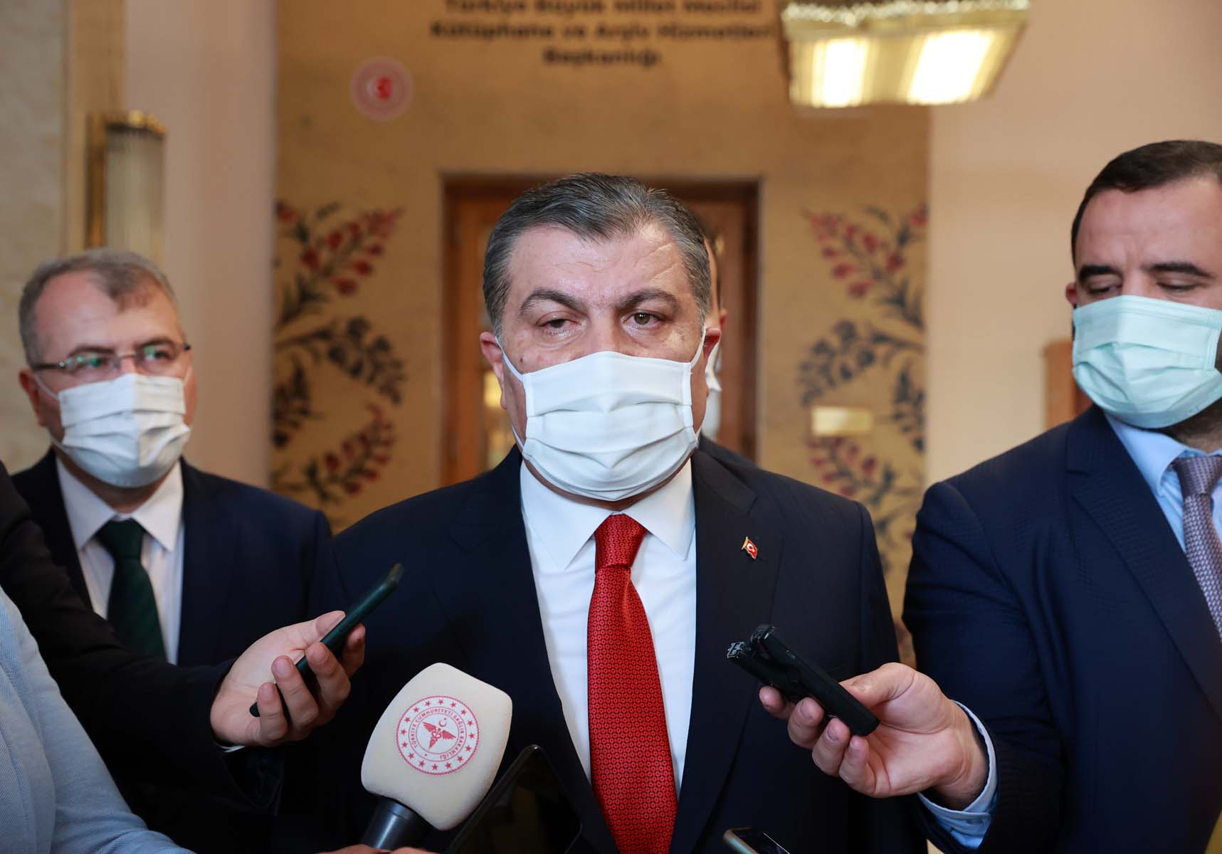 Bakan Koca'dan önemli açıklamalar! Yeniden kapanma, üçüncü doz aşı, 12 yaş altı çocuklara aşı, asistan hekimlerin nöbet saatleri...