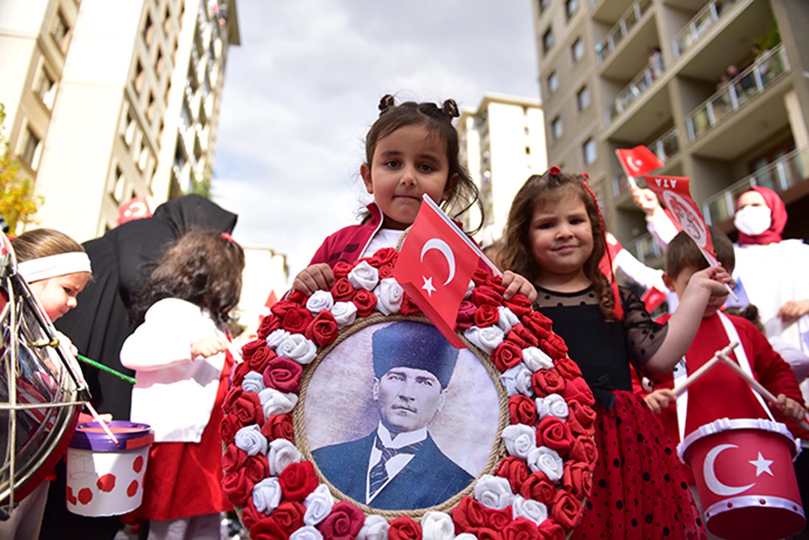 Tuzlalı çocuklardan Bandolu Cumhuriyet Bayramı Korteji! Belediye Başkanı Dr. Şadi Yazıcı Cumhuriyet duygusunu en coşkulu şekilde yaşıyor.