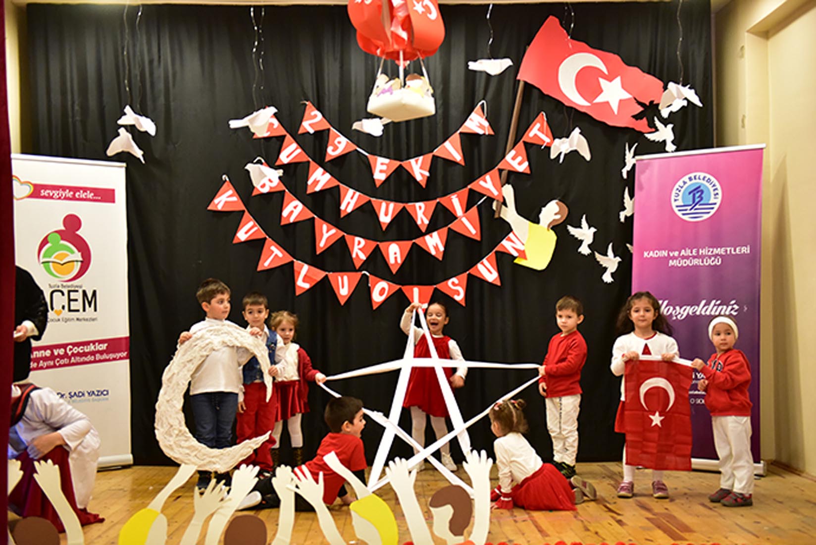 Tuzlalı çocuklardan Bandolu Cumhuriyet Bayramı Korteji! Belediye Başkanı Dr. Şadi Yazıcı Cumhuriyet duygusunu en coşkulu şekilde yaşıyor.