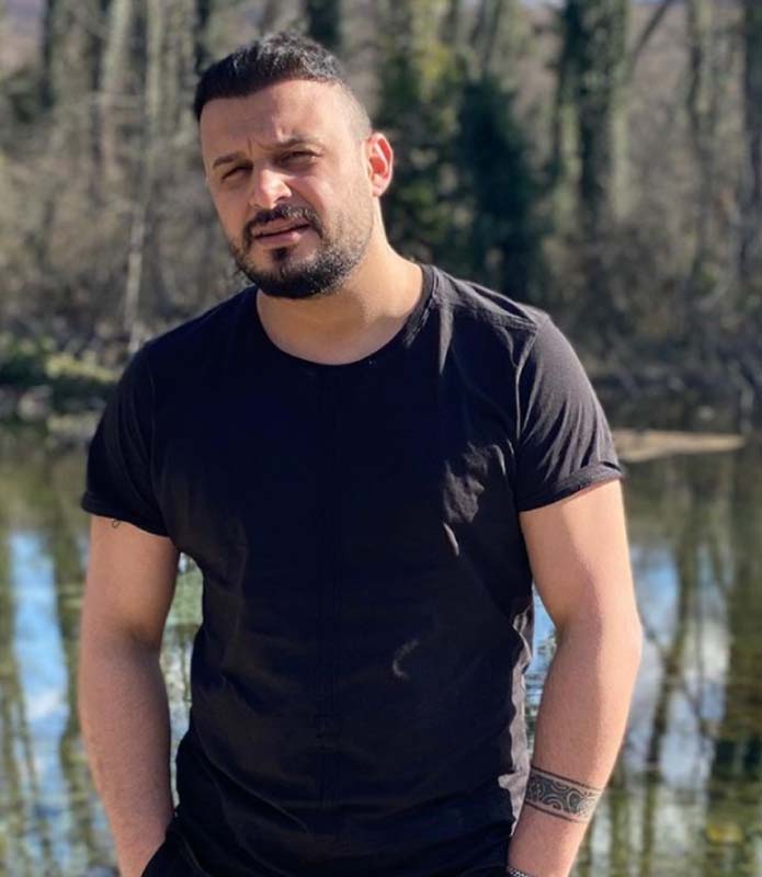 Homofobik değilim diyerek paylaştı! PAU olarak tanınan şarkıcı Ayhan Ulu eşcinsellere tepkisini sosyal medya hesabından dile getirdi!