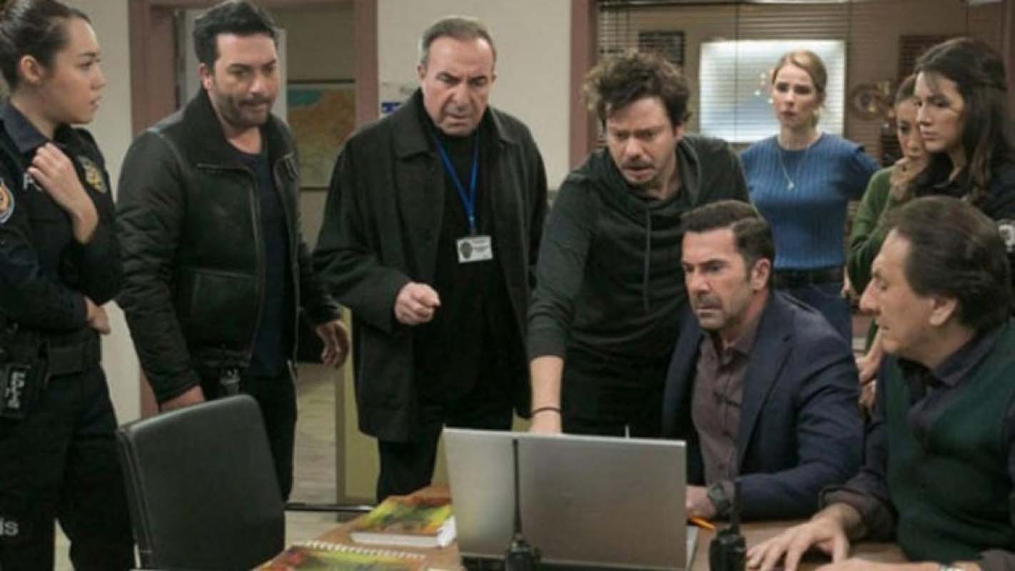 Arka Sokaklar Rıza Baba diziden ayrılıyor mu? Zafer Ergin Arka Sokaklar'dan ayrılıyor mu? Neden ayrılıyor?