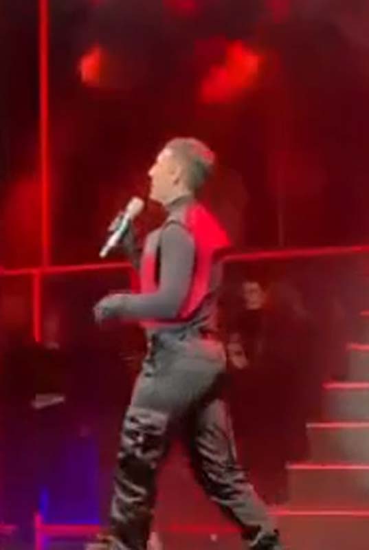 Edis bu sefer kalçasıyla gündemde! Görenler gözlerine inanamadı!