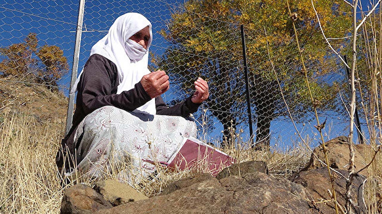 Lütfü Türkkan'ın küfrettiği şehit ağabeyinin annesi Bu mezar mı yalan?