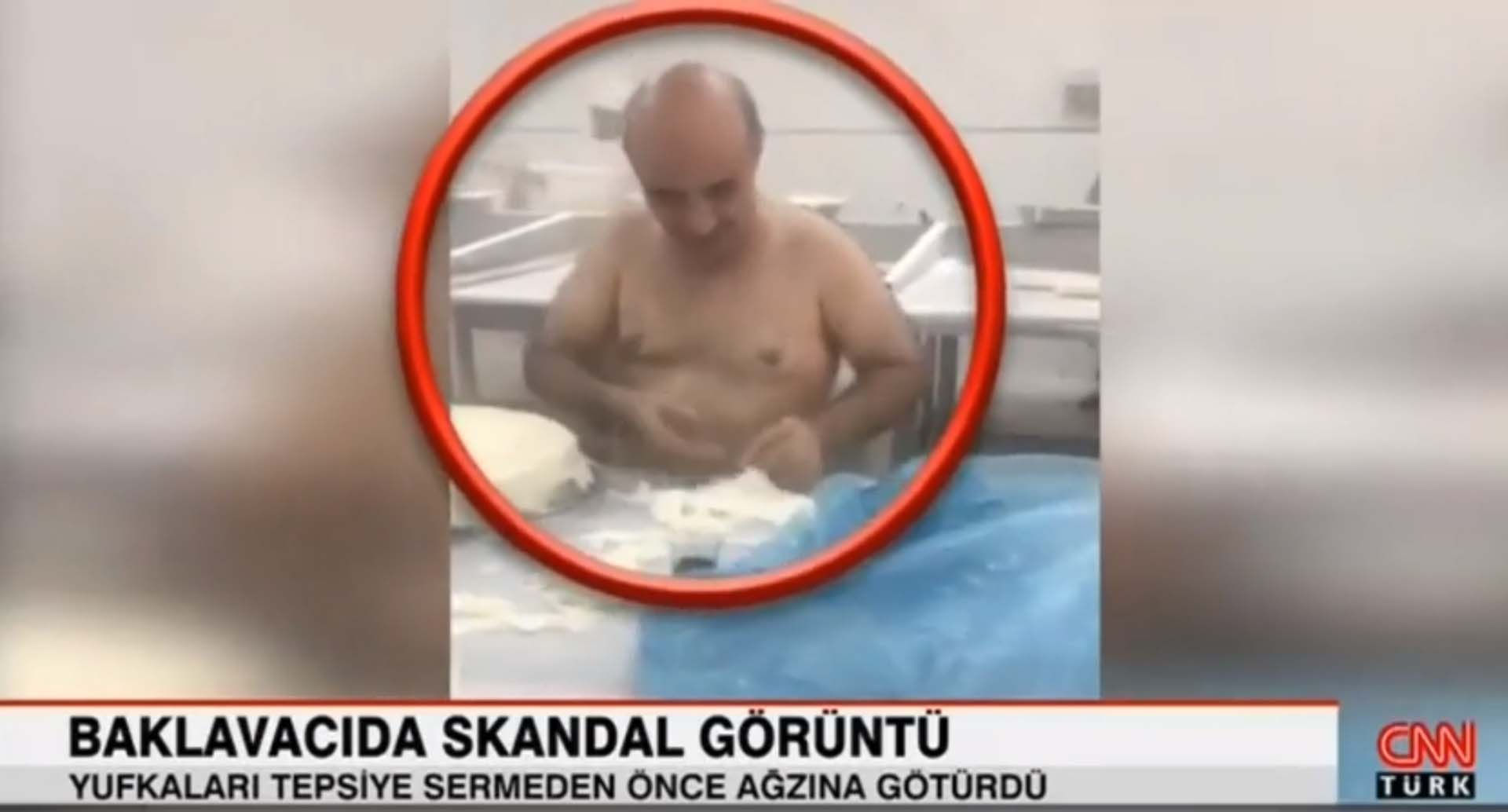 Adıyaman'da baklavacıda skandal görüntüler! Biri yarı çıplak çalıştı, diğeri tütün sardı! 